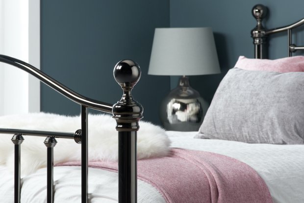Victoria Bed detail 1