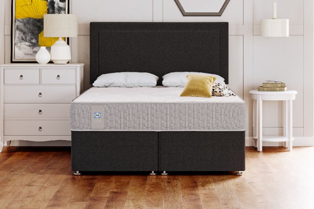 Steeple divan set Steeple divan set